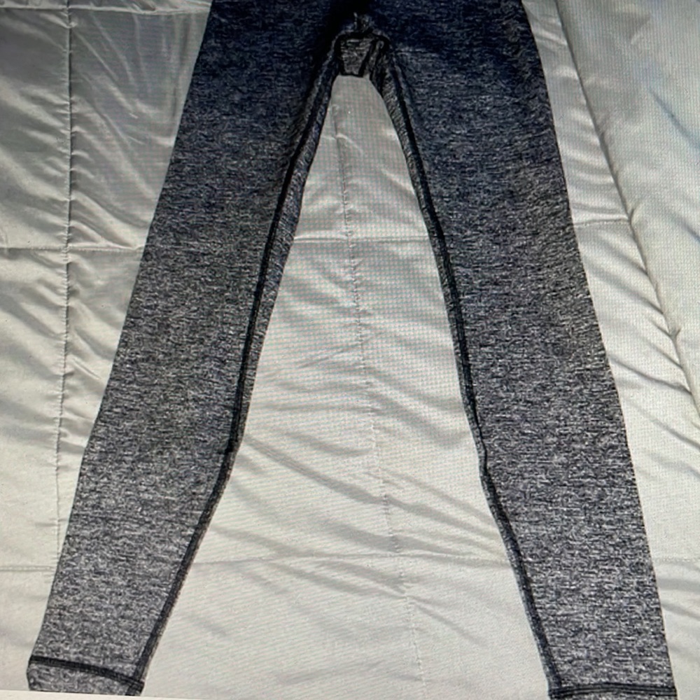 LULULEMON ATHLETICA MID RISE LEGGINGS. - Picture 4 of 7